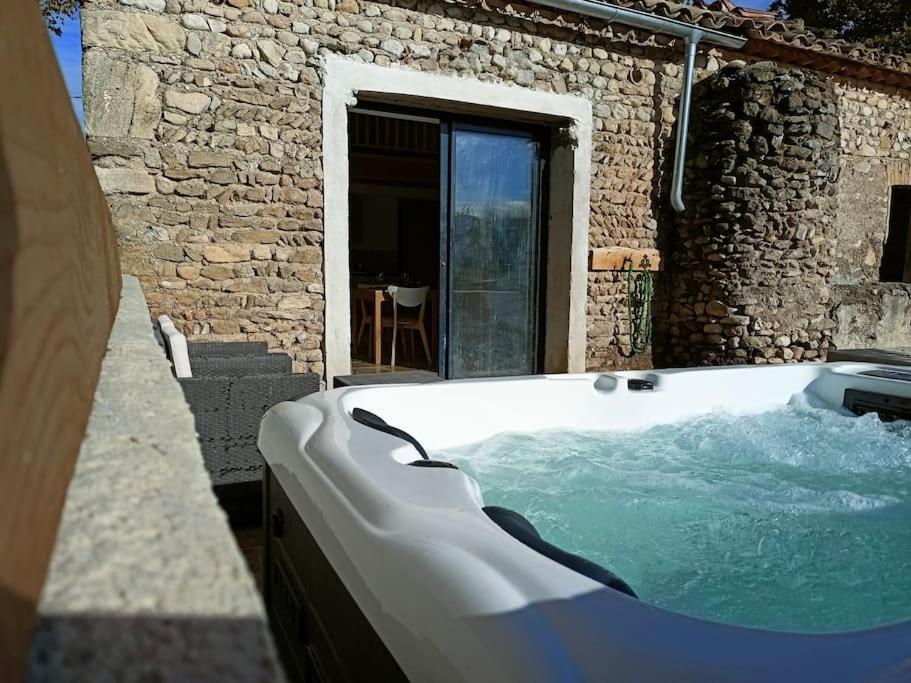 Gite De Charme Avec Jacuzzi Face Au Mont Ventoux Crestet Exteriör bild